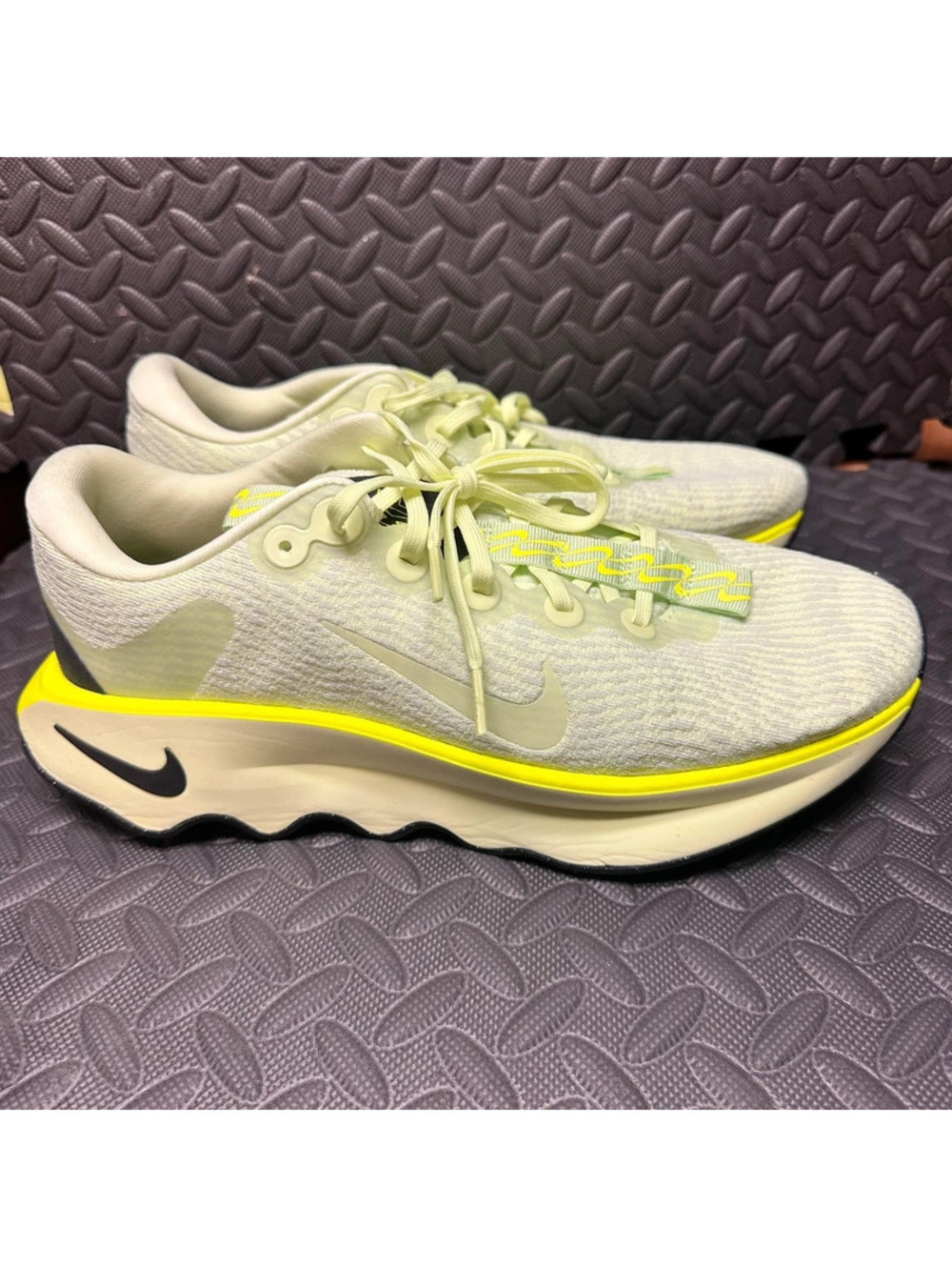 Nike Motiva “Volt Green Black” Athletic Shoes (DV1237-700) Men’s Size 11.5 NEW